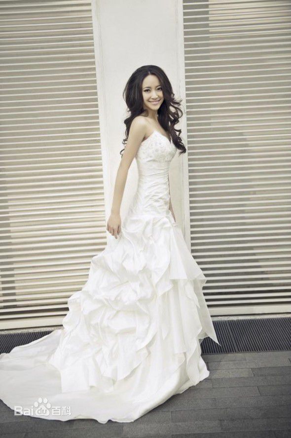 高一童婚纱照前后照片