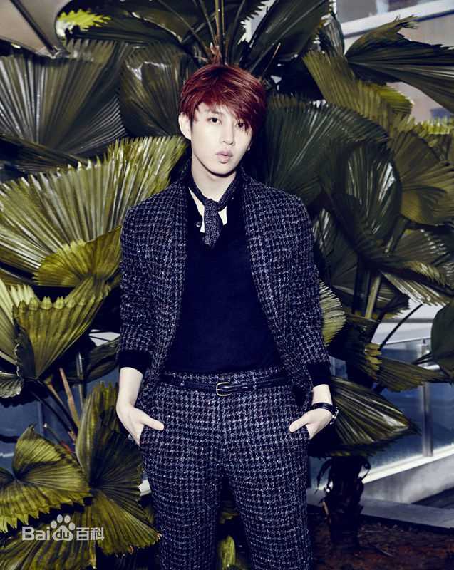 最新金希澈(Kim HeeChul、キム ヒチョル)在《Coopolitan Korea》 10月刊中的图集