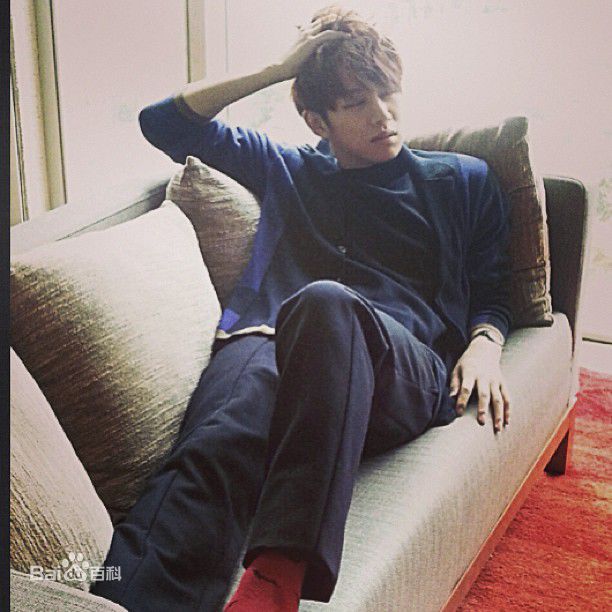 最新金希澈(Kim HeeChul、キム ヒチョル)在《Coopolitan Korea》 10月刊中的图集