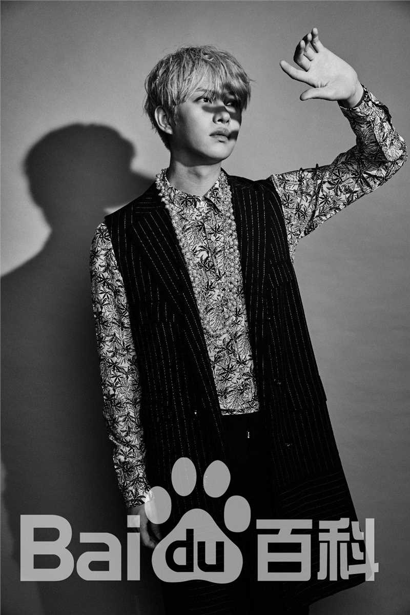 金希澈(Kim HeeChul、キム ヒチョル)的专辑造型素颜照相册