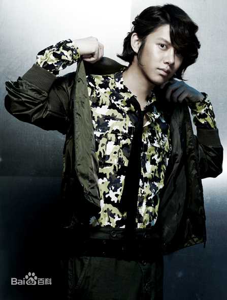 金希澈(Kim HeeChul、キム ヒチョル)的专辑造型素颜照相册