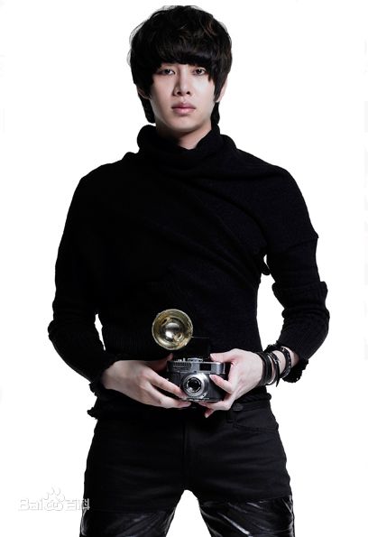 金希澈(Kim HeeChul、キム ヒチョル)的专辑造型素颜照相册