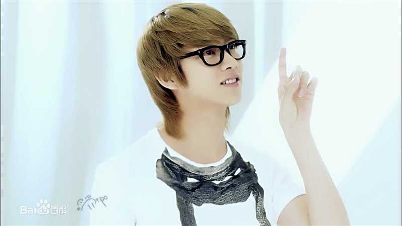 金希澈(Kim HeeChul、キム ヒチョル)的专辑造型素颜照相册