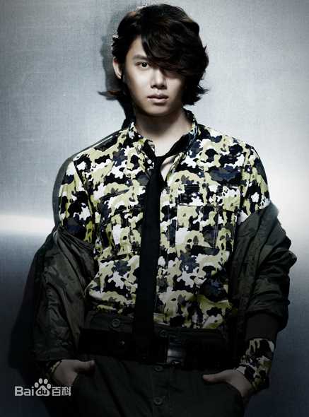 金希澈(Kim HeeChul、キム ヒチョル)的专辑造型素颜照相册