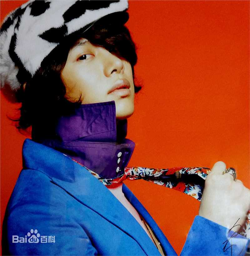 金希澈(Kim HeeChul、キム ヒチョル)的专辑造型素颜照相册