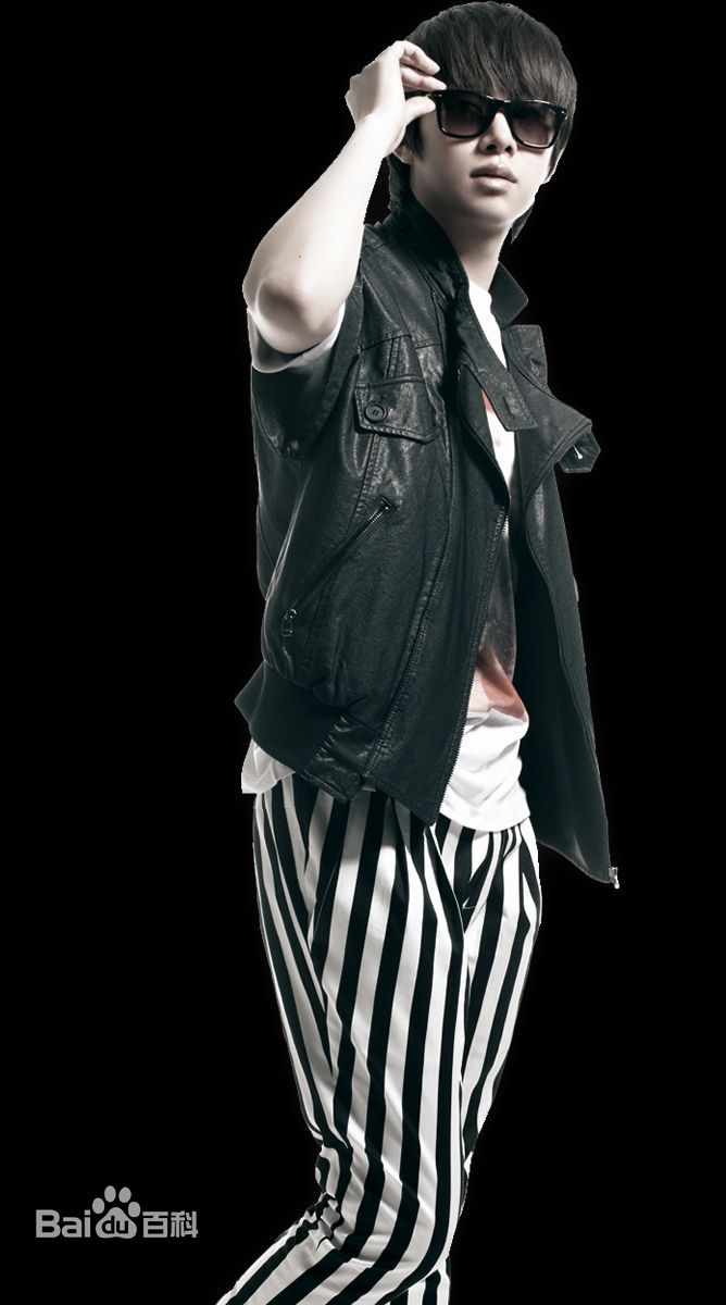 金希澈(Kim HeeChul、キム ヒチョル)的专辑造型素颜照相册