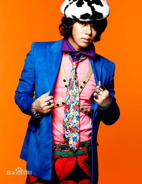 金希澈(Kim HeeChul、キム ヒチョル)的专辑造型素颜照相册