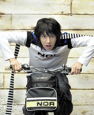 金希澈(Kim HeeChul、キム ヒチョル)2006 SPRIS Spring素颜照壁纸