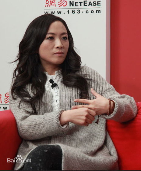 李漠出席活动照片素颜照相册