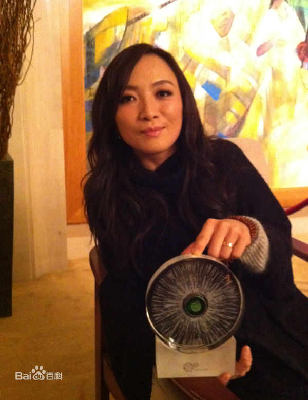 李漠出席活动照片素颜照相册