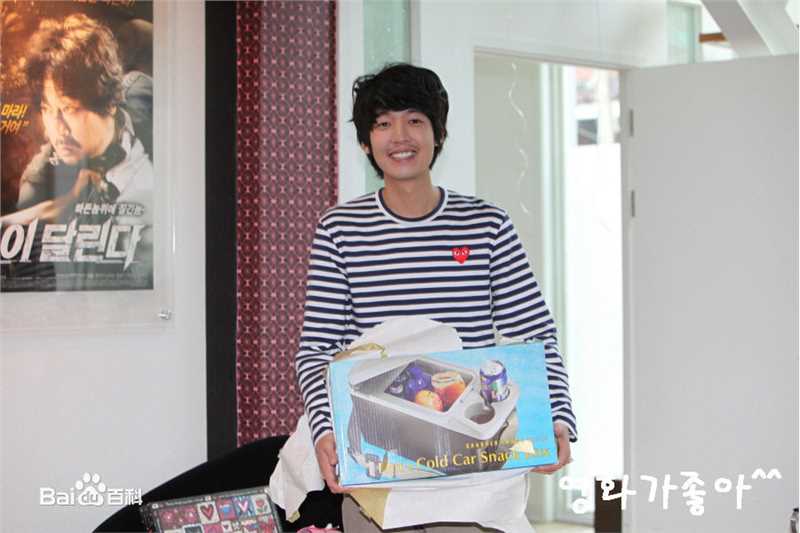 郑敬淏(Jung Kyung Ho)2009年生日会图册