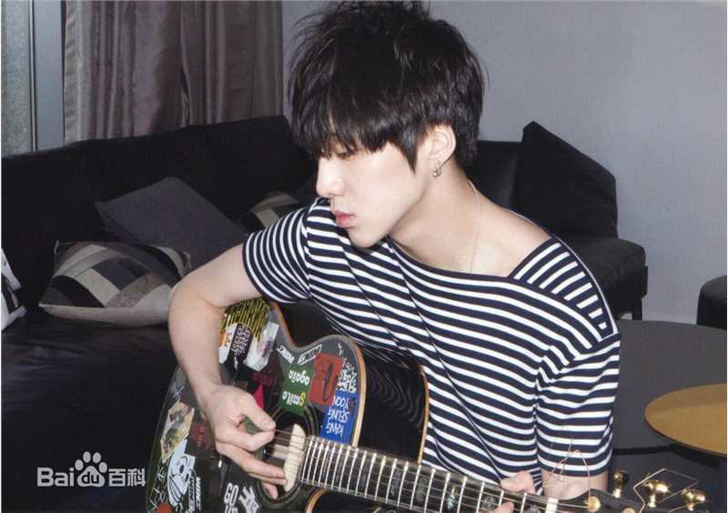 姜昇润(Kang Seung Yoon)活动性感图片壁纸