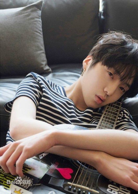 姜昇润(Kang Seung Yoon)活动性感图片壁纸