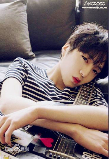 姜昇润(Kang Seung Yoon)活动性感图片壁纸