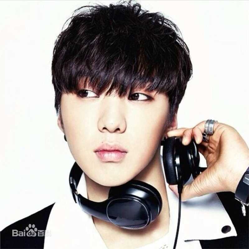 姜昇润(Kang Seung Yoon)活动性感图片壁纸