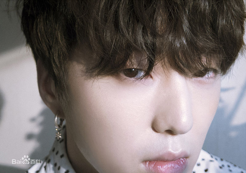 姜昇润(Kang Seung Yoon)活动性感图片壁纸