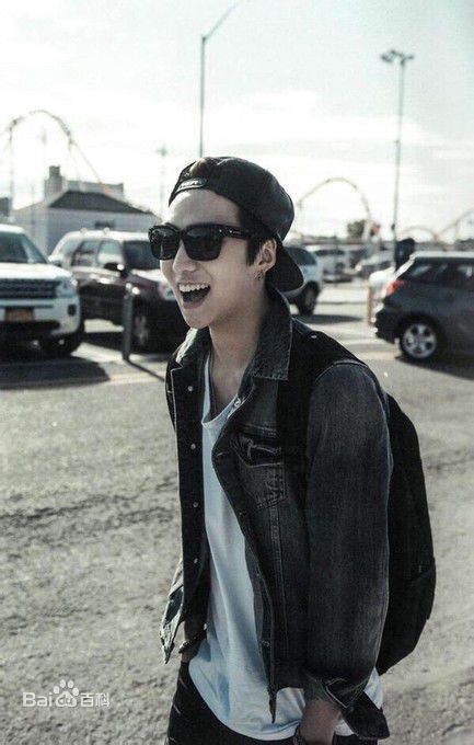 姜昇润(Kang Seung Yoon)活动性感图片壁纸