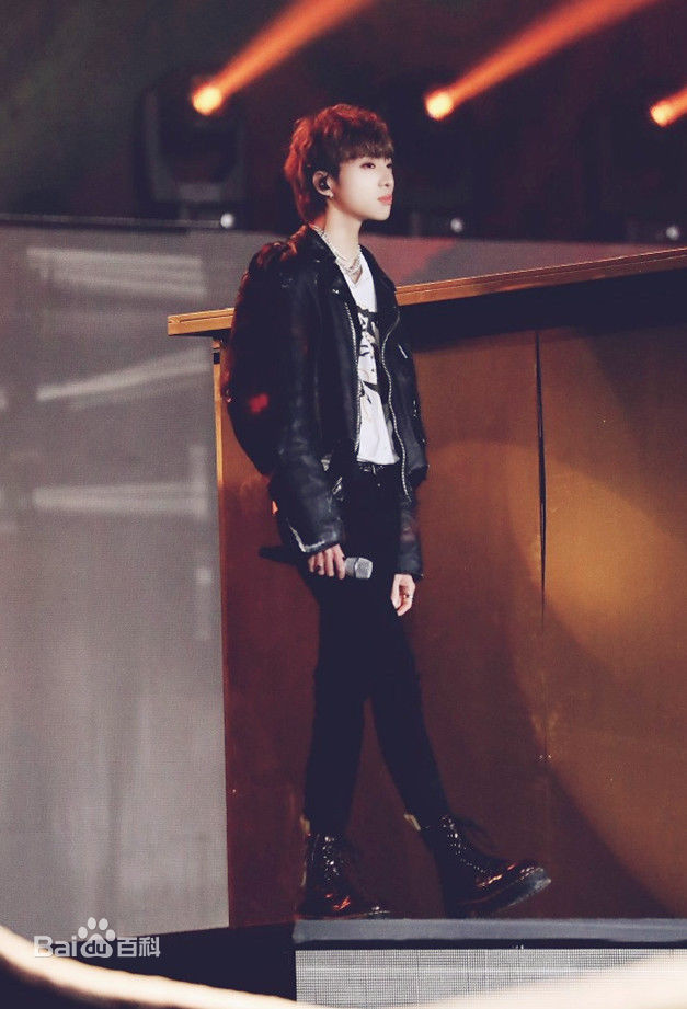 姜昇润(Kang Seung Yoon)SOLO壁纸壁纸