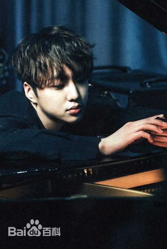 姜昇润(Kang Seung Yoon)SOLO壁纸壁纸