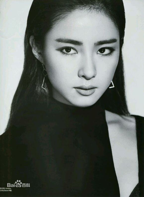 申世景(Shin Se Kyung)BAZAAR生活照相册