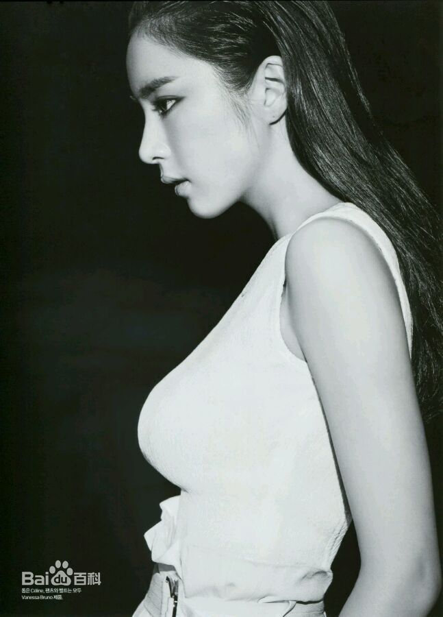 申世景(Shin Se Kyung)BAZAAR生活照相册