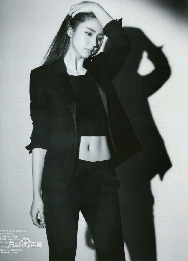 申世景(Shin Se Kyung)BAZAAR生活照相册