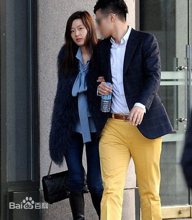 全智贤(Gianna Jun、)和老公素颜照壁纸