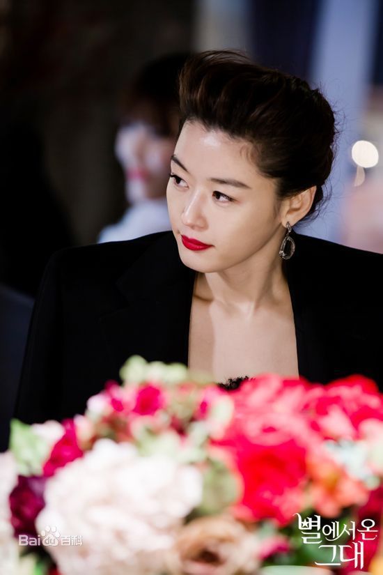 全智贤(Gianna Jun、)来自星星的你生活照