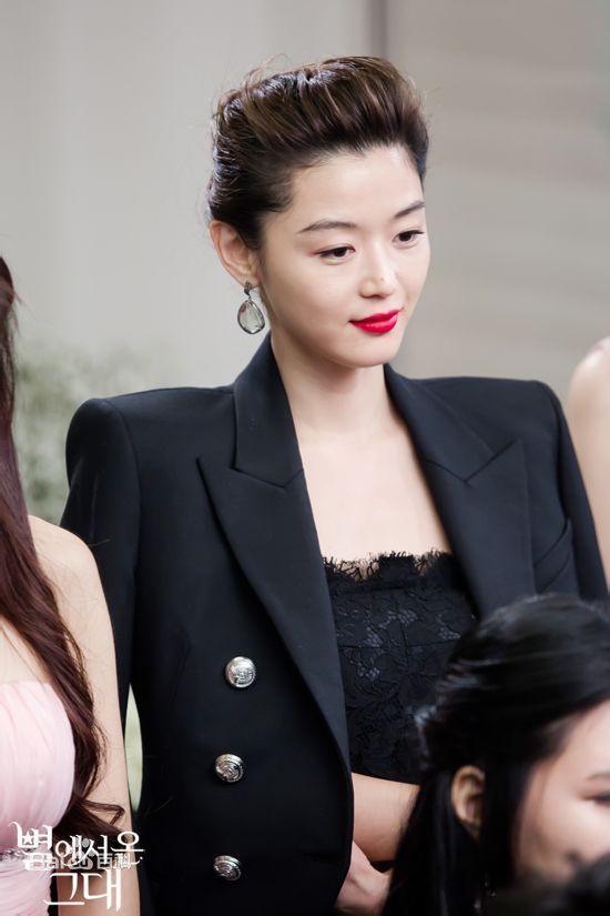 全智贤(Gianna Jun、)来自星星的你生活照