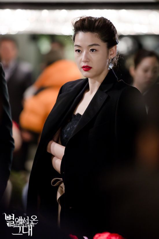 全智贤(Gianna Jun、)来自星星的你生活照