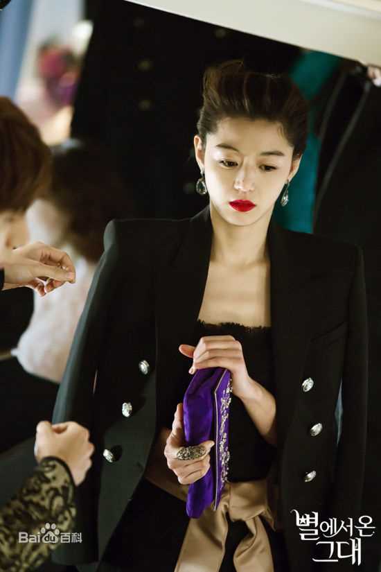 全智贤(Gianna Jun、)来自星星的你生活照