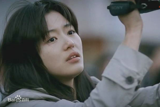 全智贤(Gianna Jun、)曾是超人的男子素颜照壁纸