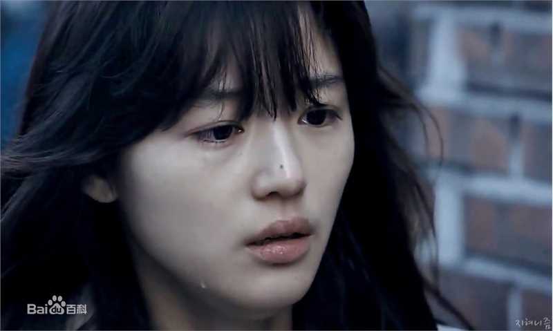 全智贤(Gianna Jun、)曾是超人的男子素颜照壁纸