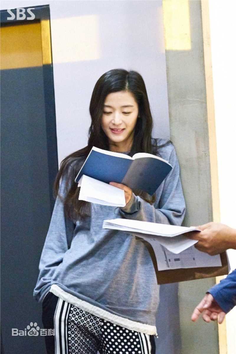 全智贤(Gianna Jun、)工作照生活照相册