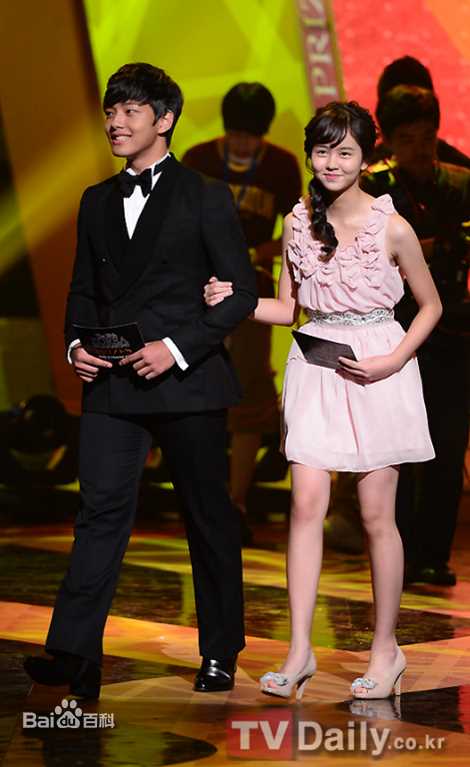 吕珍九(；Yeo Jin Goo；ヨ ジング)各大颁奖典礼性感图片图集