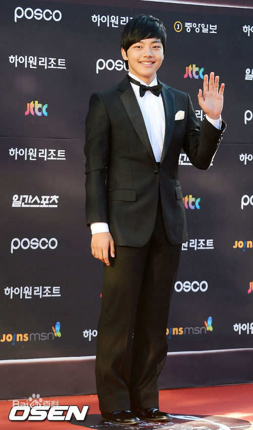 吕珍九(；Yeo Jin Goo；ヨ ジング)各大颁奖典礼性感图片图集