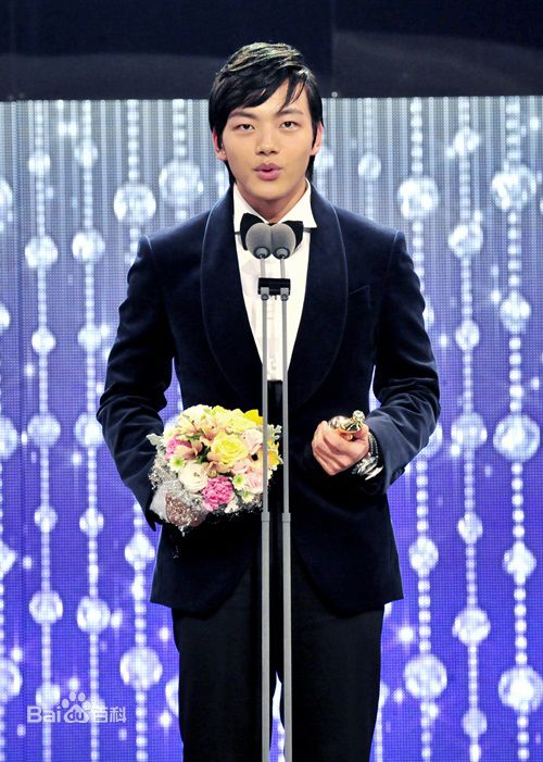 吕珍九(；Yeo Jin Goo；ヨ ジング)各大颁奖典礼性感图片图集