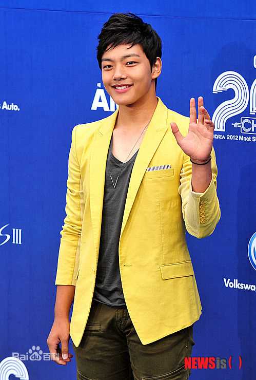 吕珍九(；Yeo Jin Goo；ヨ ジング)各大颁奖典礼性感图片图集