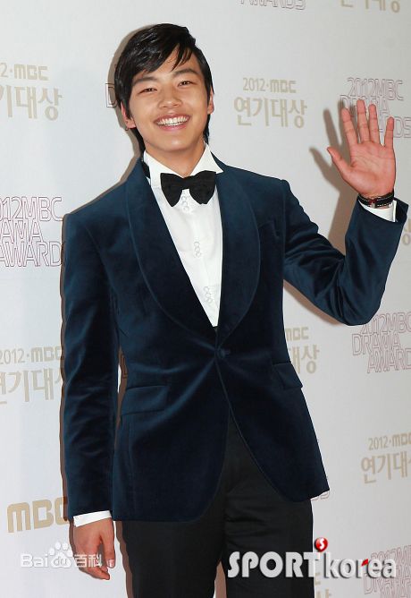 吕珍九(；Yeo Jin Goo；ヨ ジング)各大颁奖典礼性感图片图集