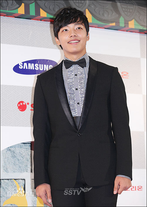 吕珍九(；Yeo Jin Goo；ヨ ジング)各大颁奖典礼性感图片图集