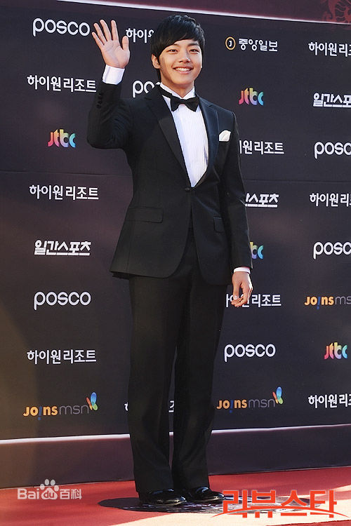 吕珍九(；Yeo Jin Goo；ヨ ジング)各大颁奖典礼性感图片图集