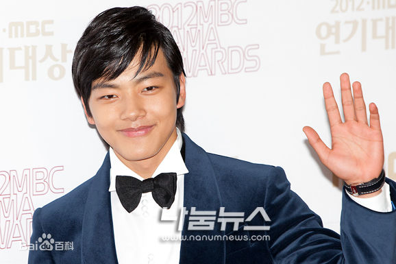 吕珍九(；Yeo Jin Goo；ヨ ジング)各大颁奖典礼性感图片图集