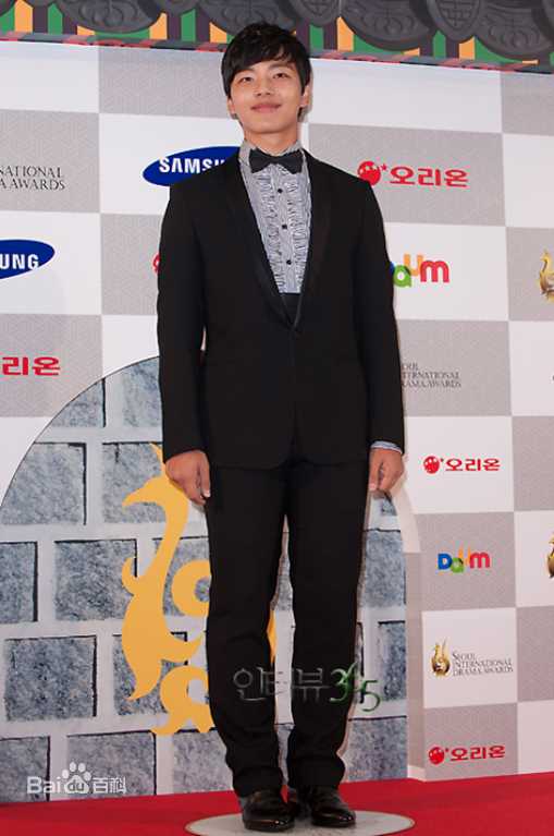 吕珍九(；Yeo Jin Goo；ヨ ジング)各大颁奖典礼性感图片图集