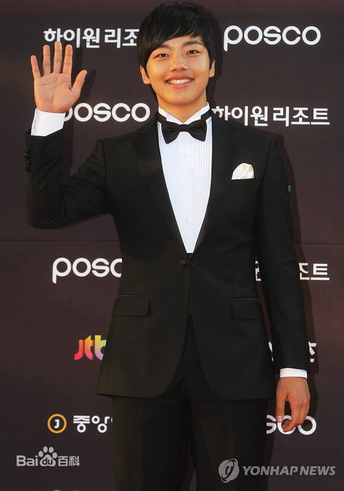 吕珍九(；Yeo Jin Goo；ヨ ジング)各大颁奖典礼性感图片图集