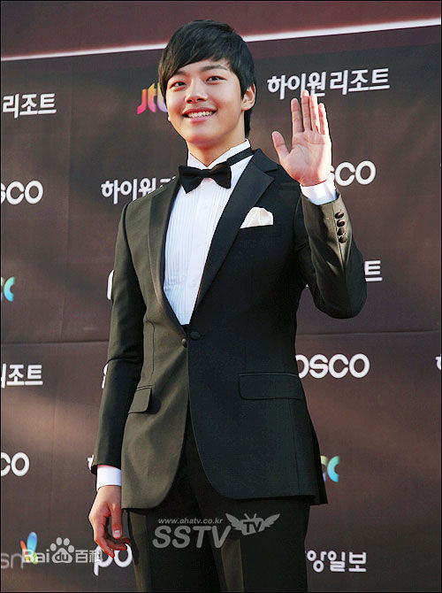 吕珍九(；Yeo Jin Goo；ヨ ジング)各大颁奖典礼性感图片图集