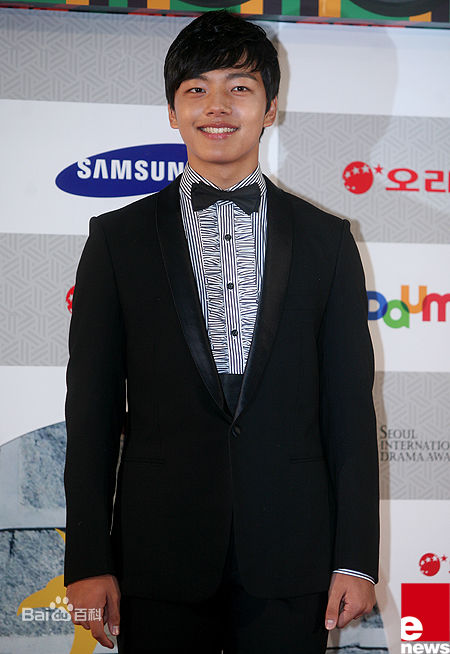 吕珍九(；Yeo Jin Goo；ヨ ジング)各大颁奖典礼性感图片图集