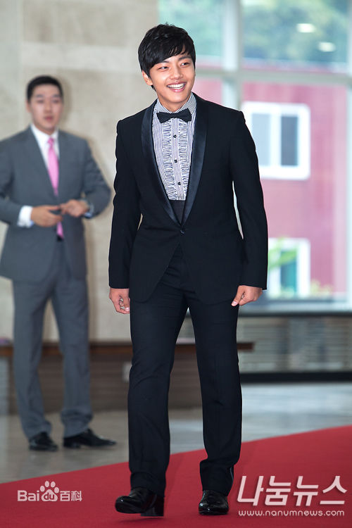 吕珍九(；Yeo Jin Goo；ヨ ジング)各大颁奖典礼性感图片图集