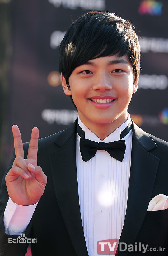 吕珍九(；Yeo Jin Goo；ヨ ジング)各大颁奖典礼性感图片图集
