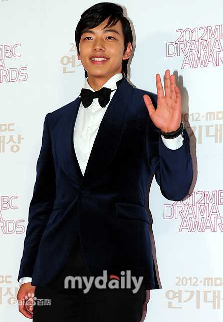 吕珍九(；Yeo Jin Goo；ヨ ジング)各大颁奖典礼性感图片图集