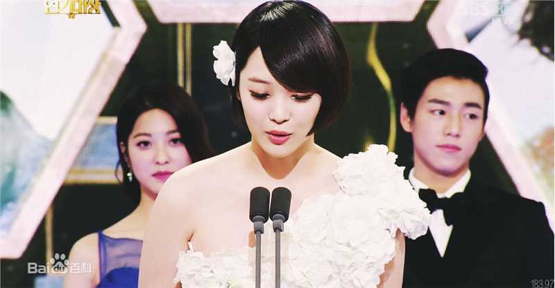 崔雪莉(/Sulli)2012S演艺大赏性感图片图集